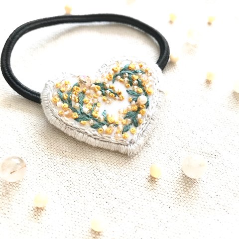 【ビーズ刺繍】ミモザのハートヘアゴム💛