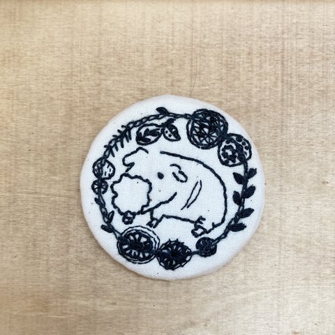 モルモット 手刺繍 バッジ②