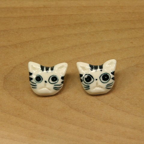 陶ボタン・ねこボタン小（「ドラネコ」サイズ約17x19mm）