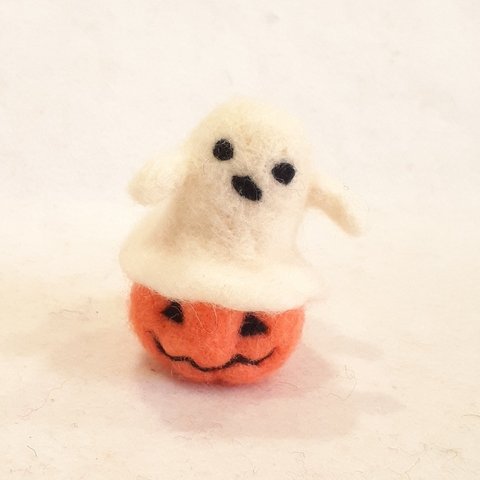 【早割10%オフ】羊毛フェルトのハロウィン飾り　おばけちゃんとかぼちゃ(オレンジ)