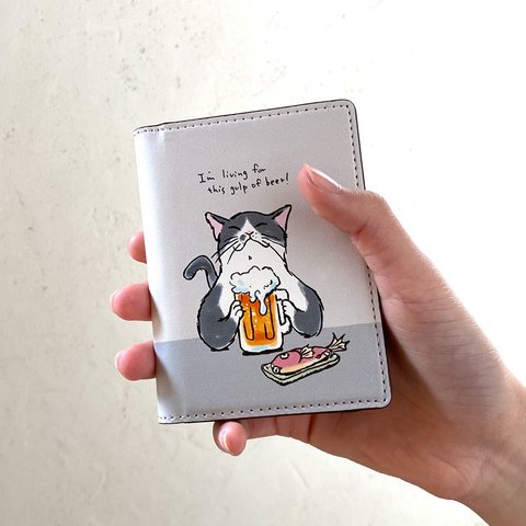 名刺・カードケース　猫がビールで乾杯（ライトグレー）