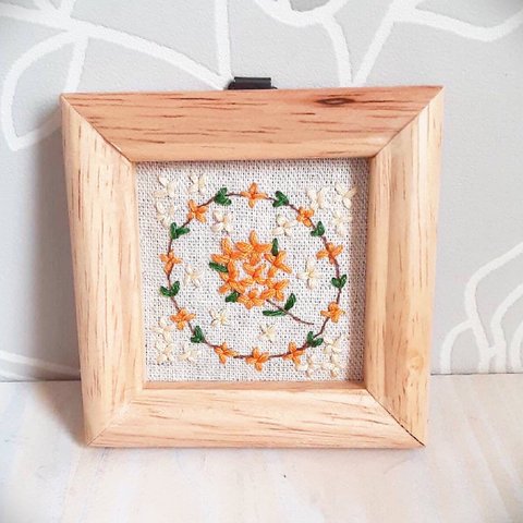 刺繍フレーム⭐キンモクセイ2022　お花の刺繍　壁飾り インテリア雑貨