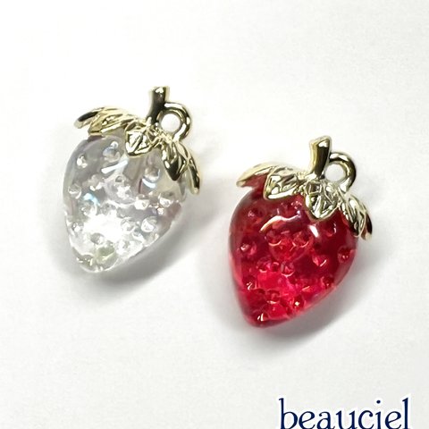  【レッド  2個】おおきないちごチャーム ふんわりオーロラ  アクリル＆ccbキャップ  可愛いです❣️