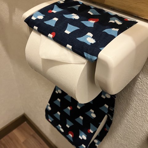 富士山のトイレットペーパーホルダー紺色