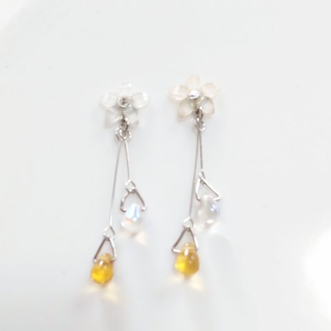 シールピアス    white  Flower  ～雫～