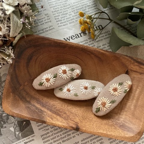 刺繍オーバルパッチンピン