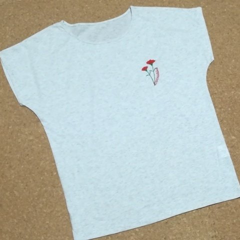 カーネーションの花デザイン刺繍ドルマンスリーブTシャツ/レディース