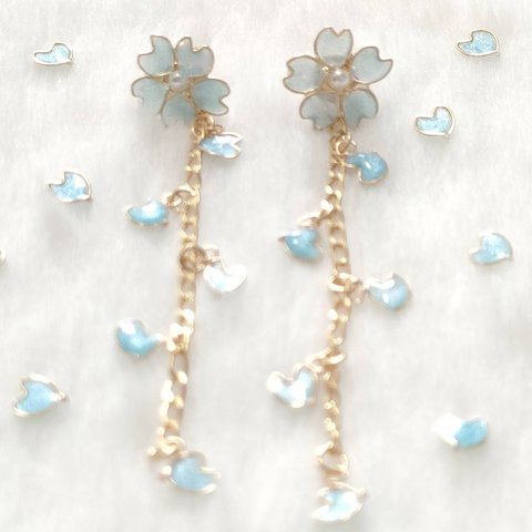 Light blue cherry blossom swinging 2-way earrings