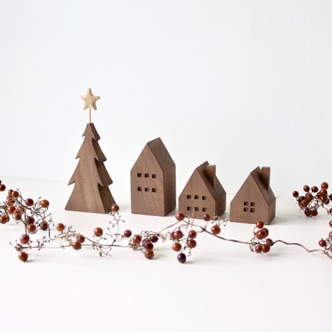 小さな木の家ークリスマスツリーとヨーロッパの民家1ー