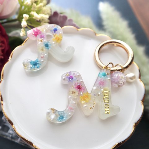 ★名入れ可★イニシャルキーホルダー♡bouquet/イニシャルチャーム/バッグチャーム/プリンセス/スターフラワー/ホワイト/白/カラフル