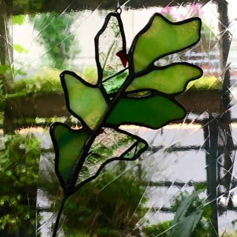 柏葉サンキャッチャーステンドグラス製、窓辺を秋の装いインテリア落葉（グリーン系かオレンジ系）