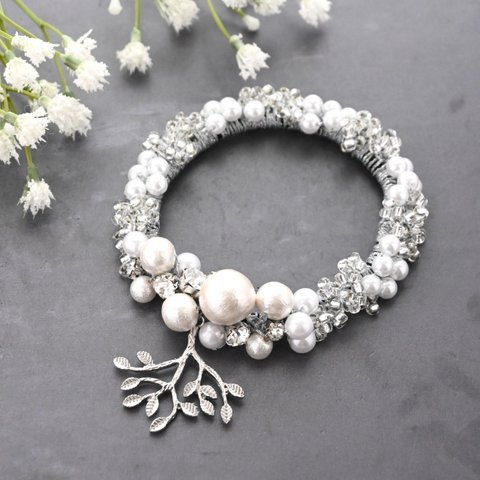 《卒業式＊入学式》Silver leaf×pearl …ビジュー シュシュ＊ブレスレットビジュー シュシュ＊ブレスレット