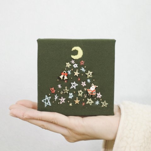 刺繍ファブリックパネル☆月星クリスマスツリー