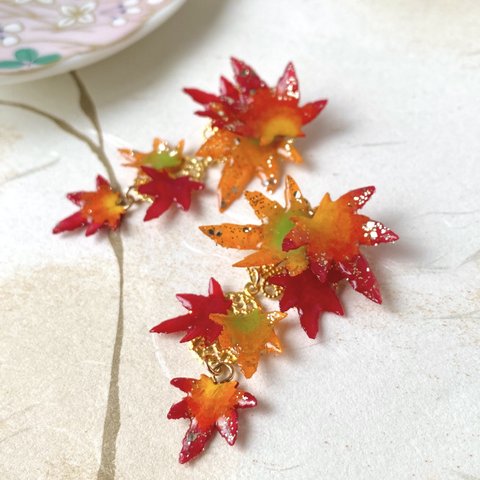 深まる秋 古都の紅葉ピアス/イヤリング