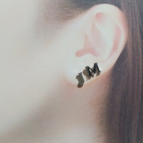 🐥イニシャルピアス「JM」