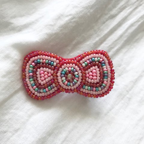 ビーズ刺繍ヘアクリップ