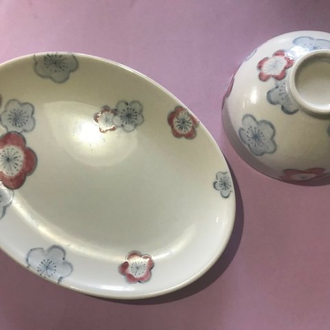 梅の花　お茶碗と楕円皿のセット
