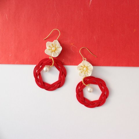 ピアス/樹脂ピアス つまみ細工 花笑み 紅×白《受注制作》