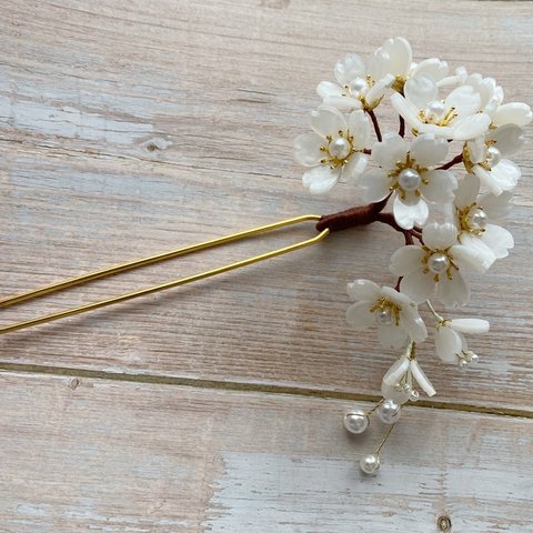 枝垂れ桜のかんざし　二本挿し簪　シェル風花びら　白