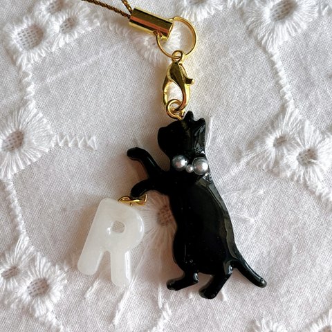 【お試し価格】黒猫イニシャルＲレジンストラップ　キーホルダー　ゆらゆらイニシャル黒猫ちゃん