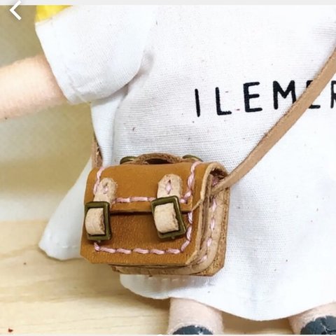 森き　マイクロかばん　一つ　miniature bag.