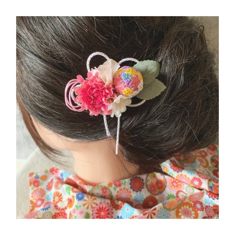 ひとつ付けるだけ　　子ども　髪飾り　ヘアアクセサリー　ベビー用　着物　夏祭り　オフ紫　アーティフィシャルフラワー　　ヘアクリップ　七五三　フォーマル　水引　浴衣