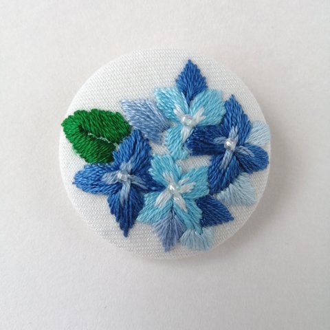 ブルーの紫陽花刺繍ブローチ