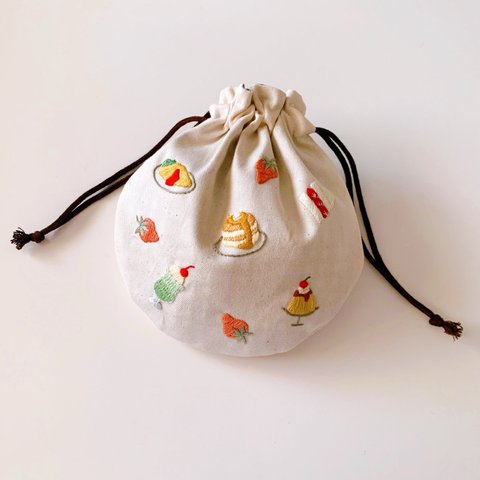 受注製作【手刺繍】レトロ喫茶の刺繍のまんまる巾着【Mサイズ幅16.5cm】