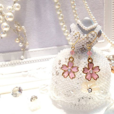 ♥♥♥ 桜とスワロフスキーの春ピアス ピンク色