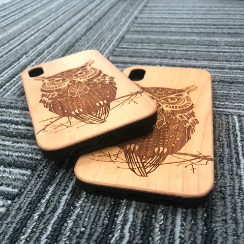 天然木　フクロウのウッドiPhoneケース 