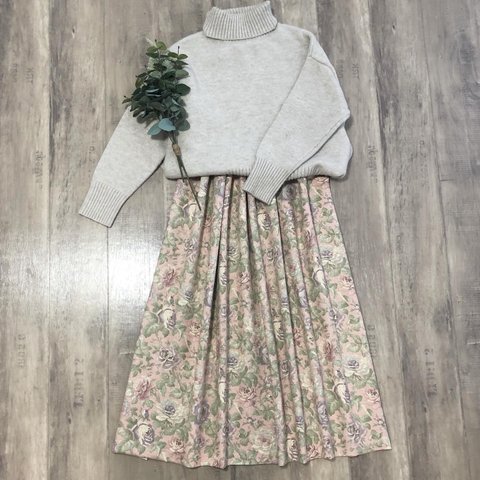 YUWA ピンクベージュ やさしく 上品な お花 の ギャザースカート