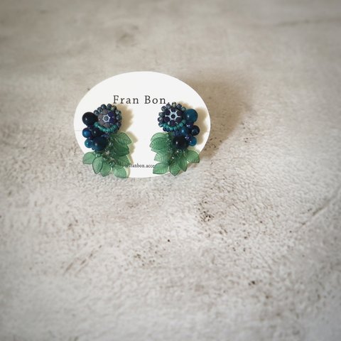 Blueberry Polvoron Earring ビーズ刺繍
