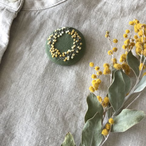 刺繍ブローチ　ミモザ　グリーン