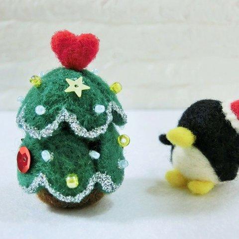 ペンギンサンタ☆　ハートいっぱいの　クリスマスツリーとともに