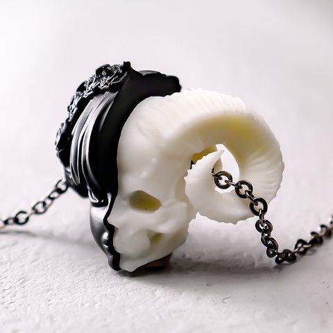 虚勢と不安 ”BRACK×WHITE” / Fear and anxiety PENDANT