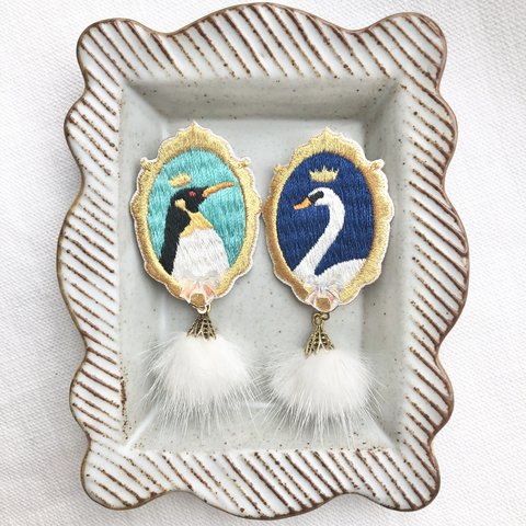 ❤️再販⑦❤️  刺繍ペンギンと白鳥とファーのアクセサリー　ピアス　イヤリング　ブローチ　　昭和レトロ　レトロ　レトロポップ　ファンシー　大ぶり　