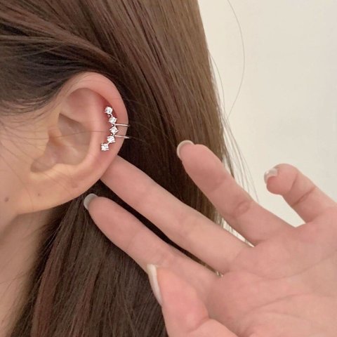 新作 キラキラ ジルコニア 繊細 イヤーカフ 高品質 イヤカフ 重ね付けOK ear cuff 片耳用 2色展開 ゴールド シルバー