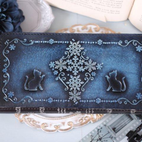 【宵闇色】猫と雪の結晶の洋古書風長財布