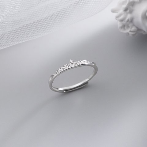 シルバー925 細め　華奢　上品　王冠　クラウン　リング　指輪　silver925 フリーサイズ　大きさ調整可能