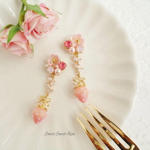 【再販】Flower Bijou & Pink Strawberry ～Leaf～　イヤリング/ピアス/花/フラワー/ビジュー/苺/いちご/リーフ/リボン/キラキラ/揺れる