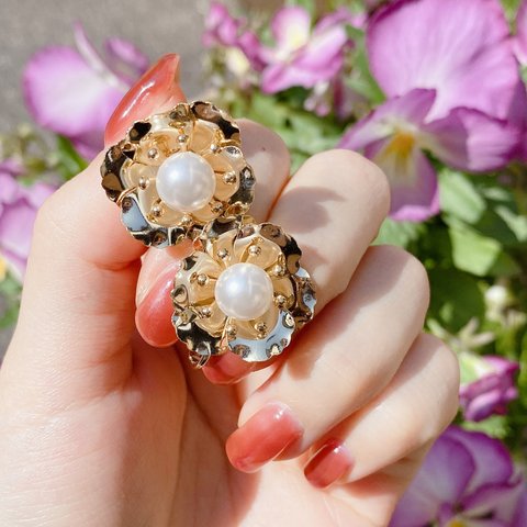 Gold Flower Perl pierced earrings