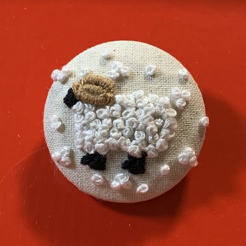 ひつじ　刺繍ブローチ　モコモコ