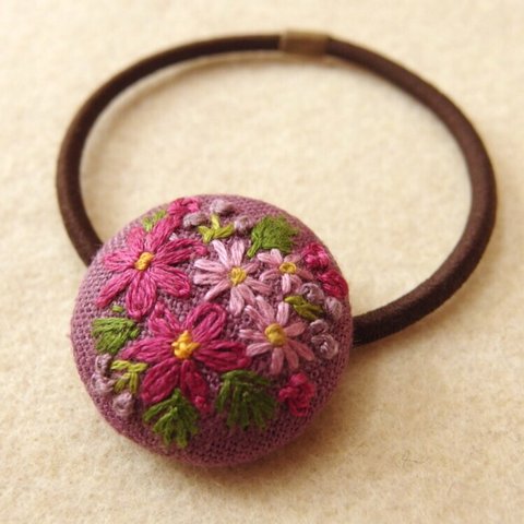 紫小花のブーケ刺繍 くるみボタンヘアゴム