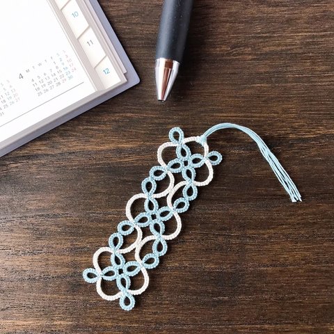 手編みレースのしおり　ライトブルー×オフホワイト　バイカラー　タティングレース　読書好きな方におすすめ　tatting lace