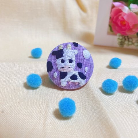 モーモー牛さん🐮ブローチ 38mm