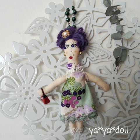 マダム人形　チャーム　花柄　ya*ya*doll アクセサリー　インテリア雑貨