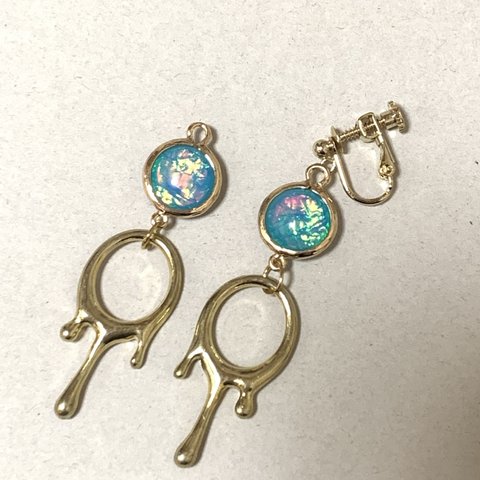 オパール風キラキラとペイントパーツのイヤリング/ピアス