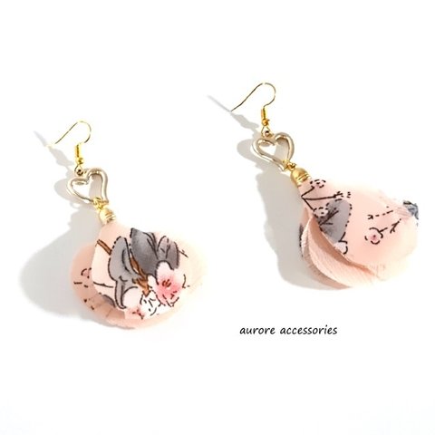 tassel pierced earrings　ハート　花柄　タッセル　揺れる　ピンク系　フラワー