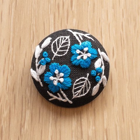 手刺繍ヘアゴム・ブローチ「お花と葉っぱ」青