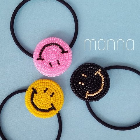 smiley face☺ にこちゃんビーズ刺繍ヘアゴム